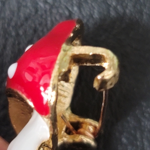 Sweetest Enamel Mushroom with Pearl Brooch- NWOT - Picture 3 of 3